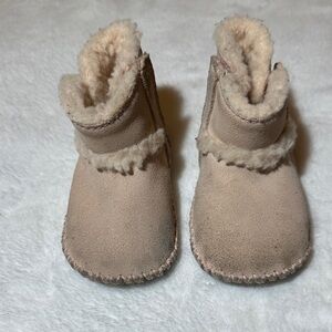 UGG pink baby boots Velcro side fur lined size 2/3